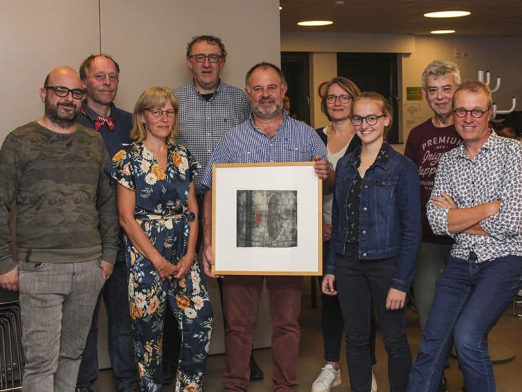 De uitreiking van de groene pluim door de gemeente Groen Zedelgem aan Geert Steelant